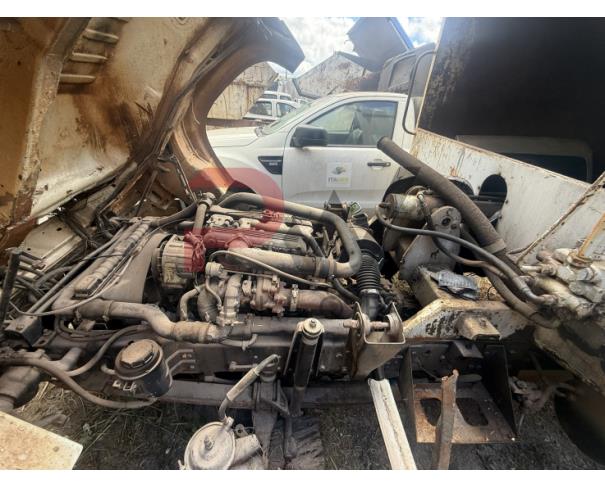 Foto de CARGA / CAMINHAO VW/8.150, 2000/2000, DIESEL, CHASSI: 9BWV2VD23YRY05528, RENAVAM: 00736861688, NO ESTADO EM QUE SE ENCONTRA. MOTOR AVARIADO. ESTA SEM UMA RODA DIANTEIRA.