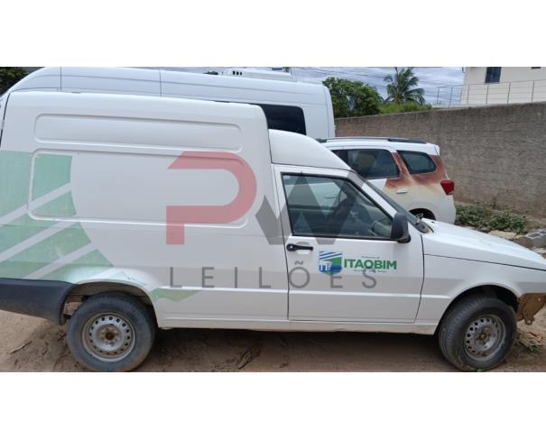 Foto de CAR/CAMINHONETE FIAT/FIORINO FLEX, ALCOOL/GASOLINA, 2013/2013, BRANCA, RENAVAM: 00529368170, CHASSI: 9BD255049D8960975, NO ESTADO EM QUE SE ENCONTRA.