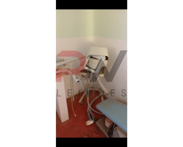 Foto de LOTE CONTENDO EQUIPAMENTOS ODONTOLÓGICOS E HOSPITALARES, TAIS COMO: MACAS, CADEIRA ODONTOLÓGICAS, RÉGUA ANTROPOMÉTRICA, ENTRE OUTROS, NO ESTADO EM QUE SE ENCONTRAM. 