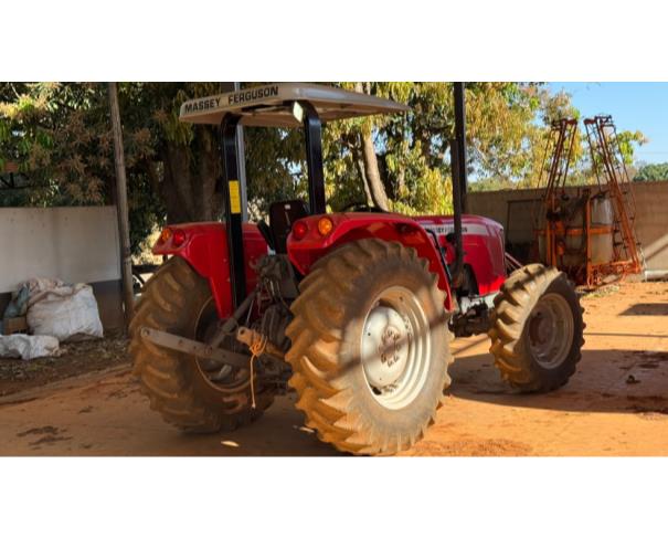 Foto de TRATOR MASSEY FERGUSON 4283, COR VERMELHA, ANO 2012, NO ESTADO EM QUE SE ENCONTRA.