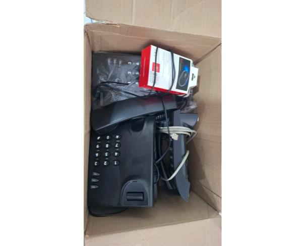 Foto de LOTE CONTENDO ITENS DIVERSOS, COMO MATERIAIS DE INFORMÁTICA, SUPORTES, ARMÁRIOS, ENTRE OUTROS, NO ESTADO EM QUE SE ENCONTRA.