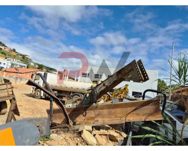 Foto de LOTE CONTENDO LAMINA NIVELADORA PNA 3000, NO ESTADO EM QUE SE ENCONTRA.