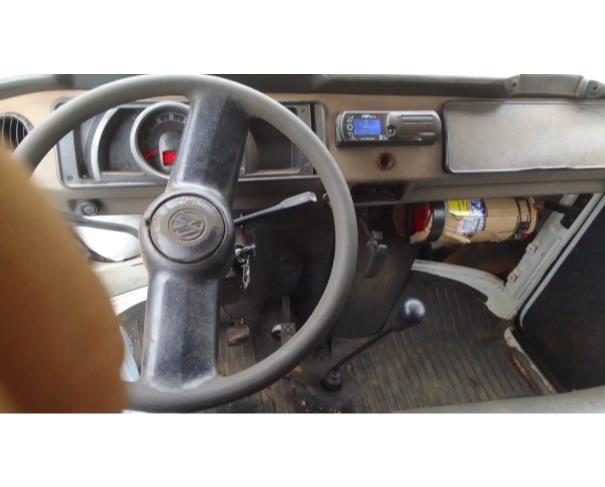 Foto de MICROONIB VW/KOMBI LOTACAO, ALCOOL/GASOLINA, BRANCA, 12 LUGARES, 2011/2012, CHASSI: 9BWMF07X1CP018639, RENAVAM: 00419517219, NO ESTADO EM QUE SE ENCONTRA.