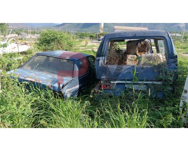 Foto de LOTE CONTENDO SUCATA DE DIVERSOS VEÍCULOS SEM BAIXA (03 ONIBUS, 02 FIORINO, 01 VOYAGE) E 01 LÂMINA DE TRATOR, 01 ROÇADEIRA E 01 CARRETINHA, NO ESTADO EM QUE SE ENCONTRA.