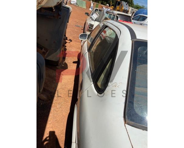 Foto de PAS/AUTOMOVEL CHEVROLET/CLASSIC LS, ALCOOL/GASOLINA, ANO/MOD 2012/2012, COR BRANCA, NO ESTADO EM QUE SE ENCONTRA.