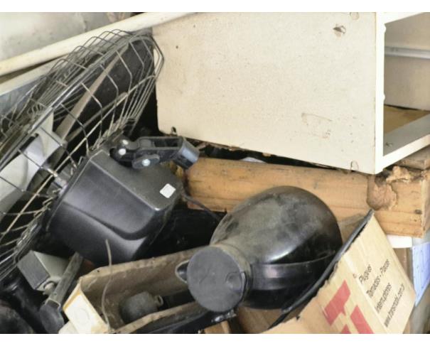 Foto de LOTE COMPOSTO POR SUCATA DE: MATERIAL HOSPITALAR, MOBILIÁRIOS, ELETRODOMÉSTICOS, CÂMARA FRIA, NO ESTADO EM QUE SE ENCONTRAM.