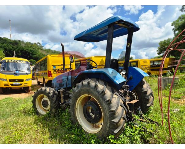 Foto de LOTE CONTENDO TRATOR NEW HOLLAND TT4030, AZUL, ANO: 2011, Nº DE SÉRIE: ZBCBB5539, NO ESTADO EM QUE SE ENCONTRA.
