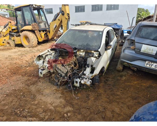 Foto de  AUTOMOVEL, VW/NOVO GOL TL MCV, BRANCA, 2016/2017, ALCOOL/GASOLINA, CHASSI: 9BWAG45UXHT035745, RENAVAM: 01095591395, NO ESTADO EM QUE SE ENCONTRA.