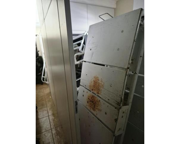 Foto de LOTE COMPOSTO POR SUCATA DE: MATERIAL HOSPITALAR, MOBILIÁRIOS, ELETRODOMÉSTICOS, CÂMARA FRIA, NO ESTADO EM QUE SE ENCONTRAM.