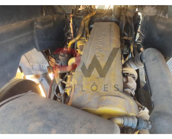Foto de CAMINHÃO TRATOR VOLVO/FH 440 6X2 T, DIESEL, BRANCA, 2009/2010, CHASSI: ...51688, NO ESTADO EM QUE SE ENCONTRA.