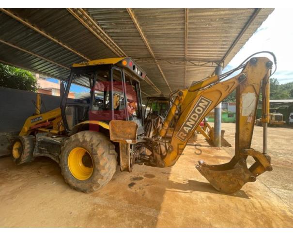 Foto de RETROESCAVADEIRA RANDON RD406, NÚMERO DE IDENTIFICAÇÃO: 3000DA406AMC4W4742, ANO 2013, NO ESTADO EM QUE SE ENCONTRA.