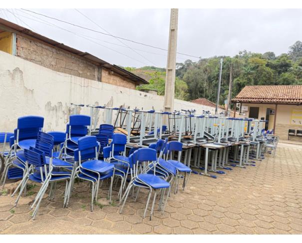 Foto de LOTE CONTENDO MESAS E CADEIRAS ESCOLARES, NO ESTADO EM QUE SE ENCONTRAM.