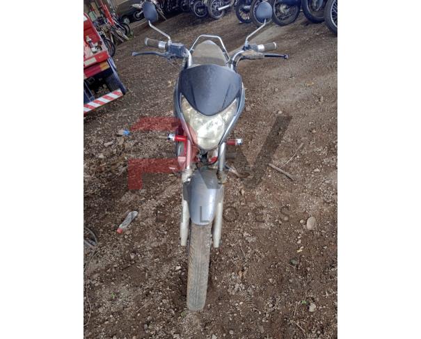 Foto de PASSAGEIRO / HONDA /  CG 150 TITAN ESD /Placa: HGK8356 / UF:MG / Município:Governador Valadares Ano fabricação: 2011 / Ano modelo: 2011 / Cor: PRATA / Chassi: 9C2KC1650BR554972 / Motor: KC16E5B554972 /RENAVAM: 00369140346