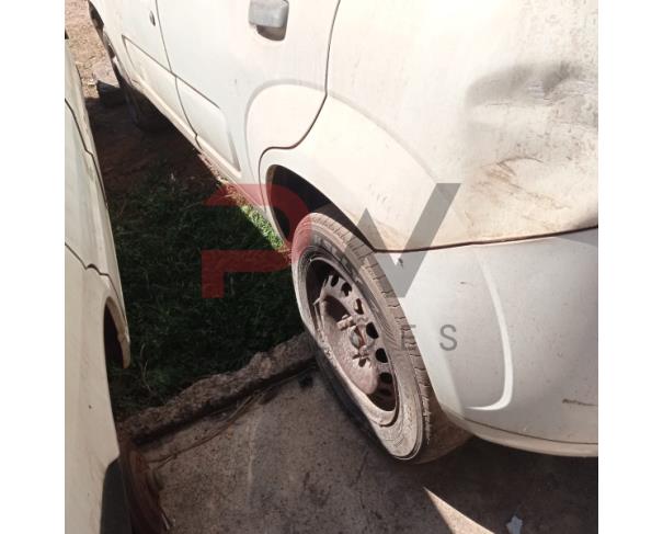 Foto de PASSAGEIRO / AUTOMOVEL FIAT/UNO VIVACE 1.0, 2014/2014, ALC/GASOL, BRANCA, CHASSI: 9BD195152E0554304, RENAVAM: 00997096535, NO ESTADO EM QUE SE ENCONTRA. MOTOR AVARIADO.