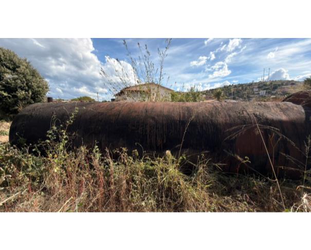 Foto de LOTE CONTENDO 03 TANQUES COM DIMENSÕES DE APROX. 5,10 x 1,90 x 1,80 | 6,10 x 1,80 | 5,45 x 1,90, NO ESTADO EM QUE SE ENCONTRA.