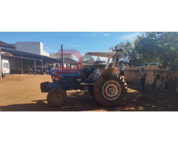 Foto de TRATOR FORD 5630, AZUL, ANO 1998, NO ESTADO EM QUE SE ENCONTRA.