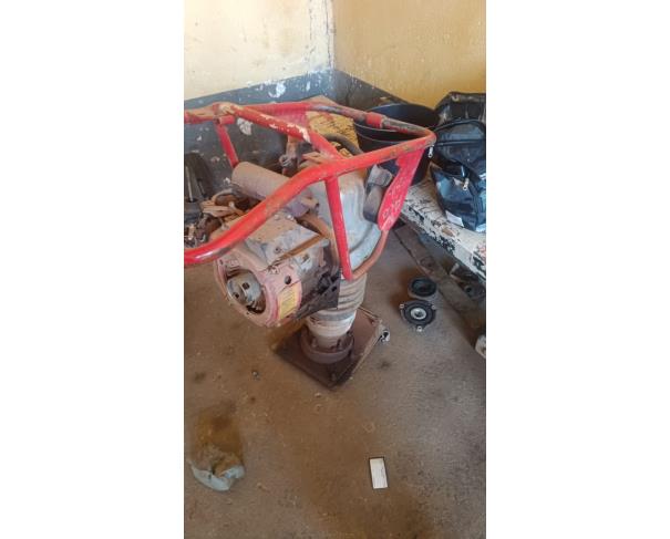Foto de LOTE CONTENDO COMPACTADOR, NO ESTADO EM QUE SE ENCONTRA.