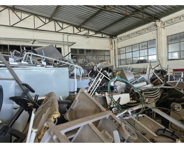 Foto de LOTE COMPOSTO POR SUCATA DE: ARMÁRIOS DE AÇO, MOBILIÁRIOS, DIVERSAS, NO ESTADO EM QUE SE ENCONTRAM.