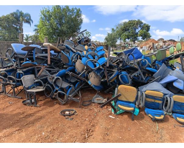 Foto de LOTE CONTENDO LONGARINAS DE RECEPÇÃO, NO ESTADO EM QUE SE ENCONTRAM. 