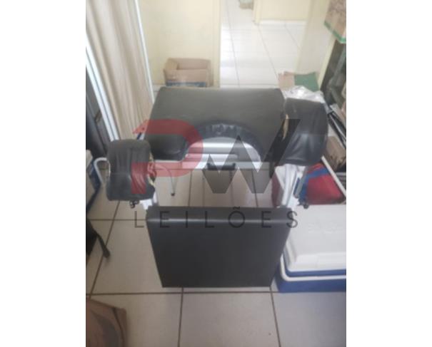 Foto de LOTE CONTENDO EQUIPAMENTOS ODONTOLÓGICOS E HOSPITALARES, TAIS COMO: MACAS, CADEIRA ODONTOLÓGICAS, RÉGUA ANTROPOMÉTRICA, ENTRE OUTROS, NO ESTADO EM QUE SE ENCONTRAM. 