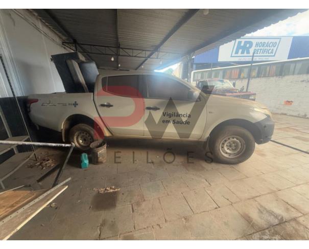 Foto de CAMINHONE MMC/L200 TRITON SPT GL, DIESEL, BRANCA, 2018/2019, CHASSI: ...17440, NO ESTADO EM QUE SE ENCONTRA.