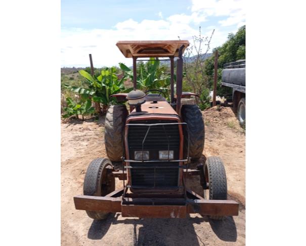 Foto de TRATOR MASSEY FERGUSON, 235,  043125N2, SÉRIE: 8ANJ-D27-511, COR VERMELHA  NO ESTADO EM QUE SE ENCONTRA.
