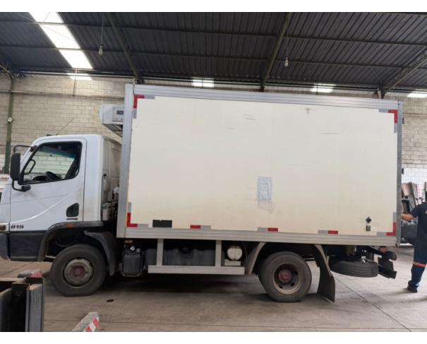 Foto de BAÚ REFRIGERADO FRIGOKING, COM 4,5 METROS, EQUIPADO COM COMPRESSOR, COR BRANCA, NO ESTADO EM QUE SE ENCONTRA.