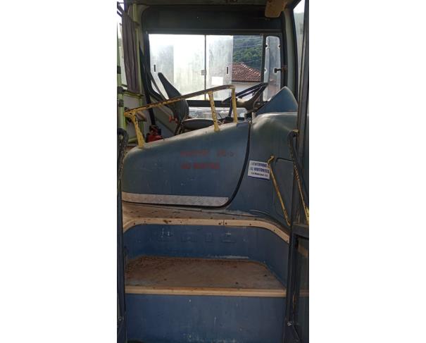 Foto de ONIBUS M.BENZ/CAIO APACHES21 U, DIESEL, BEGE, 2002/2002, CHASSI: 9BM3840672B303508, RENAVAM: 00789323850, NO ESTADO EM QUE SE ENCONTRA.