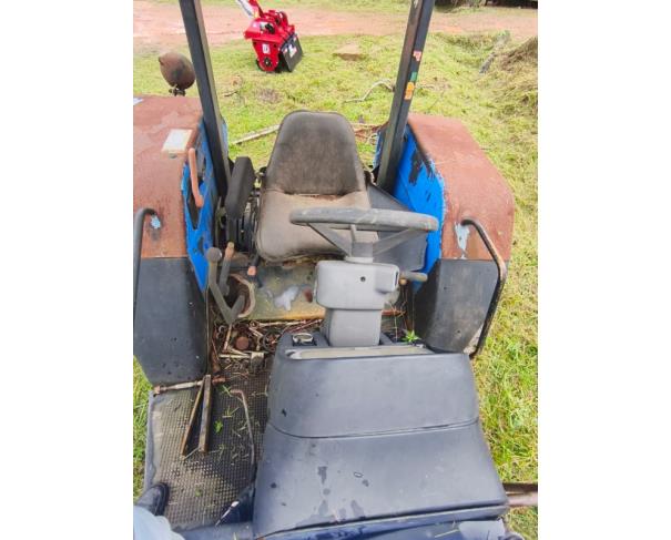 Foto de LOTE CONTENDO TRATOR NEW HOLLAND TL55E, ANO 2003, NO ESTADO EM QUE SE ENCONTRA.