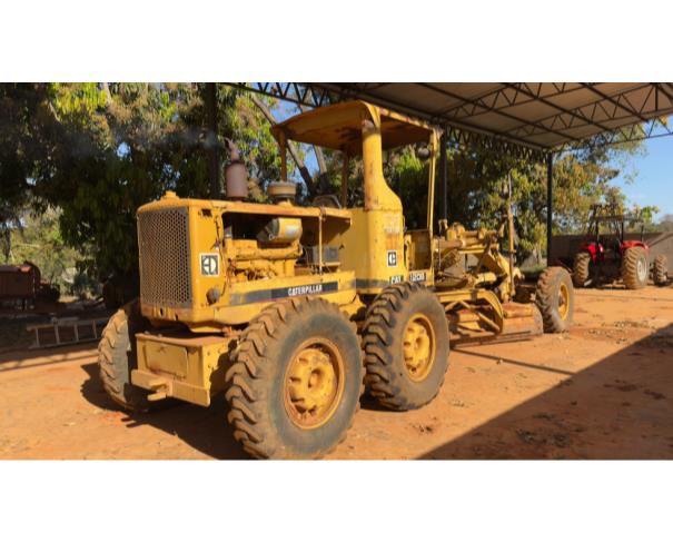 Foto de MOTONIVELADORA CATERPILLAR 120B, COR AMARELA, ANO 1989, NO ESTADO EM QUE SE ENCONTRA.