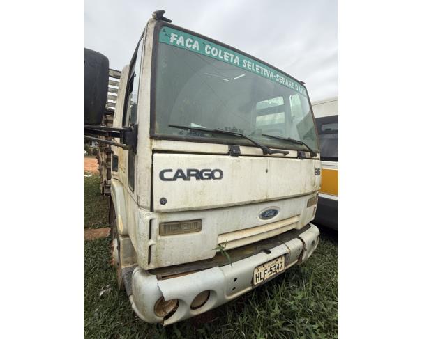 Foto de CAMINHAO FORD/CARGO 815 E, DIESEL, BRANCA, 2010/2011, CHASSI: 9BFVCE1N5BBB71525, RENAVAM: 00283865016, NO ESTADO EM QUE SE ENCONTRA.