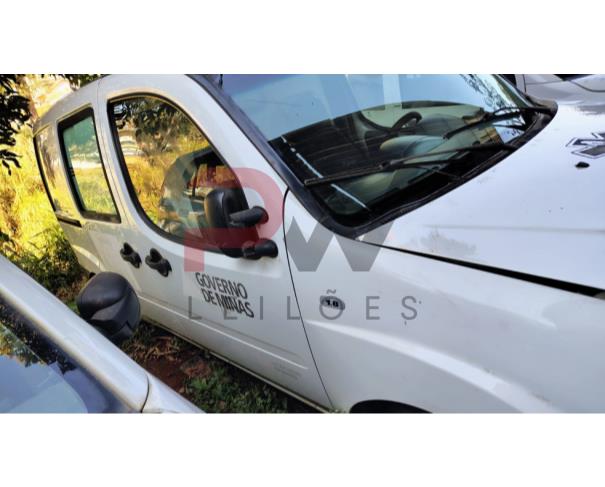 Foto de FIAT/DOBLO 1.8 ATENA AMB, ALCOOL/GASOLINA, BRANCA, 2014/2015, CHASSI: 9BD223156F2038957, RENAVAM: 1058921387, NO ESTADO EM QUE SE ENCONTRA.