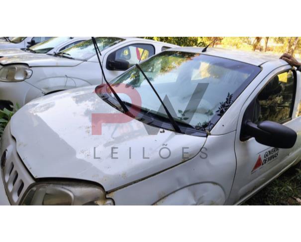 Foto de FIAT/UNO VIVACE 1.0, ALCOOL/GASOLINA, BRANCA, 2014/2014, CHASSI: 9BD195152E0586221, RENAVAM: 1010132587, NO ESTADO EM QUE SE ENCONTRA.