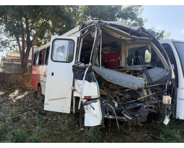 Foto de ONIBUS, M.BENZ/MASCA GRANMICRO O, BRANCA, 2018/2019, DIESEL, CHASSI: 9BM979277KB089816, RENAVAM: 01200042775, NO ESTADO EM QUE SE ENCONTRA. OBS: IMPEDIMENTO ADM.DANO MEDIA MONTA