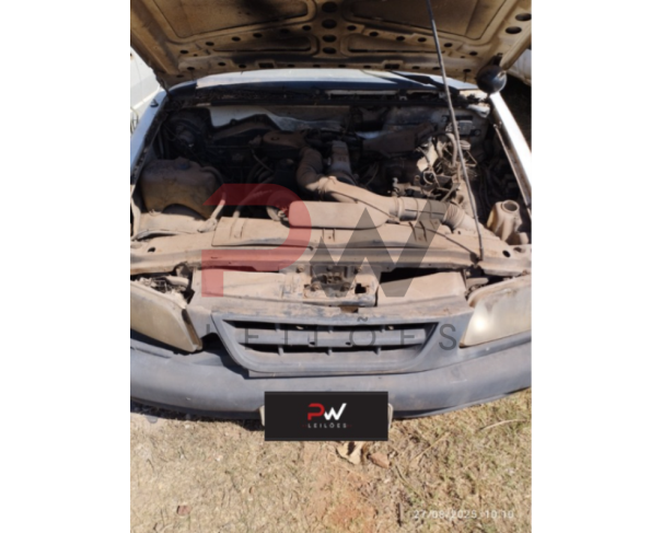Foto de CARGA / CAMINHONETE GM/S10, 1995/1996, GASOLINA, BRANCA, CHASSI: 9BG124ARTSC901385, RENAVAM: 00640065546, NO ESTADO EM QUE SE ENCONTRA. MOTOR AVARIADO. ESTA SEM AS RODAS E PNEUS.