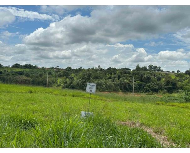 Foto de Chácara 37, Quadra 05, localizada na Rua F, no Chacreamento Espelho D’Água, em Abaeté/MG, com área total de 1.000,00 m², matrícula nº 29.101 do CRI de Abaeté/MG.