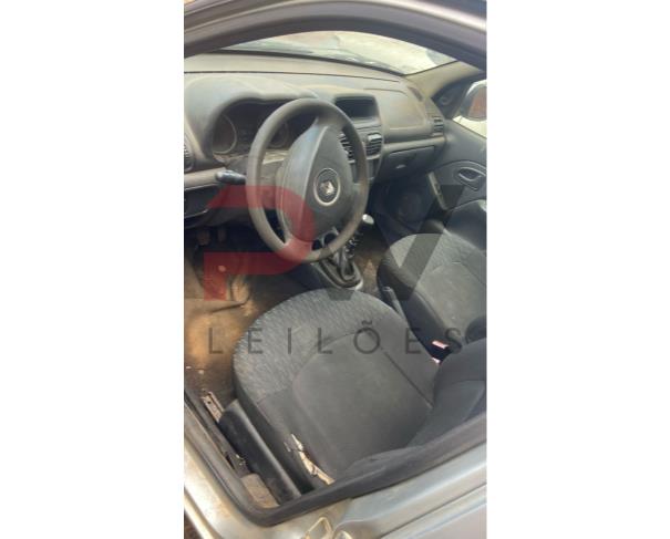 Foto de  AUTOMOVEL I/RENAULT CLIO EXP1016VH, 2015/2016, ALC/GASOL PRATA, CHASSI: ...67109, NO ESTADO EM QUE SE ENCONTRA.