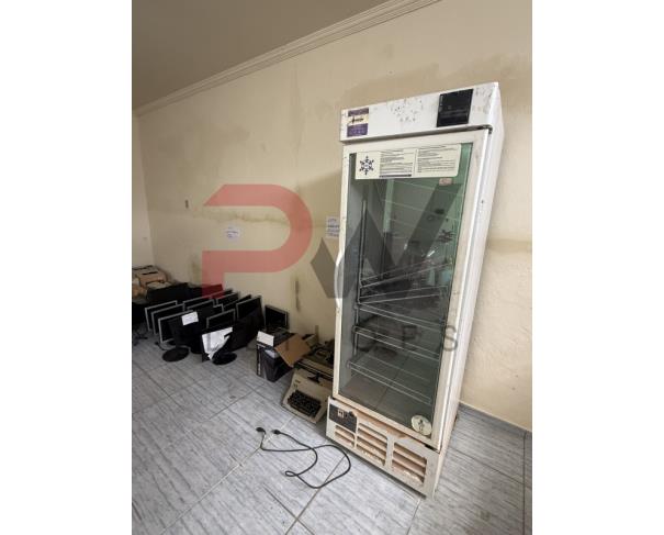 Foto de LOTE CONTENDO SUCATA DE DIVERSOS BENS, TAIS COMO: INFORMÁTICA, FREEZER VERTICAL, BEBEDOURO, AR-CONDICIONADO, ENTRE OUTROS, NO ESTADO EM QUE SE ENCONTRAM.