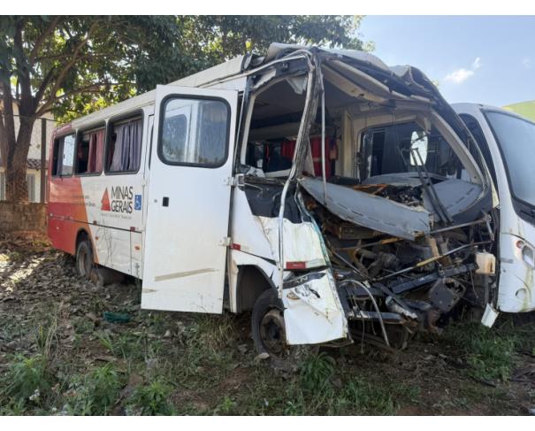 Foto de ONIBUS, M.BENZ/MASCA GRANMICRO O, BRANCA, 2018/2019, DIESEL, CHASSI: 9BM979277KB089816, RENAVAM: 01200042775, NO ESTADO EM QUE SE ENCONTRA. OBS: IMPEDIMENTO ADM.DANO MEDIA MONTA