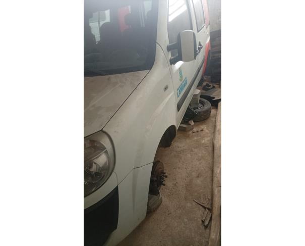 Foto de AUTOMOVEL, FIAT/DOBLO ATTRACTIV 1.4, BRANCA, 2015/2016, ALCOOL/GASOLINA, CHASSI: 9BD11970UG1130950, RENAVAM: 01062365345, NO ESTADO EM QUE SE ENCONTRA.