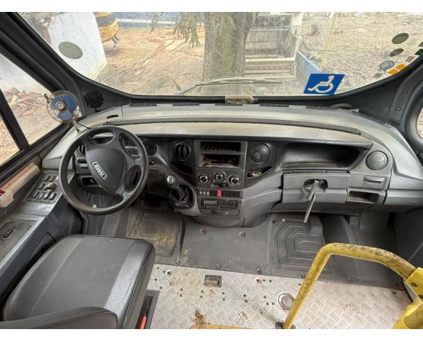 Foto de ONIBUS IVECO/SOULCLASS 70C17 HE, DIESEL, AMARELA, 2018/2019, CHASSI: 93ZL72C01K8481509, RENAVAM:01164113868 , NO ESTADO EM QUE SE ENCONTRA.