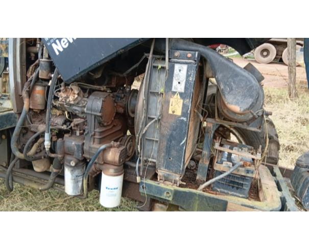 Foto de LOTE CONTENDO TRATOR NEW HOLLAND TL55E, ANO 2003, NO ESTADO EM QUE SE ENCONTRA.