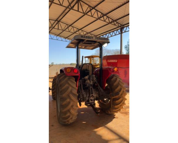 Foto de TRATOR MASSEY FERGUSON 4283, COR VERMELHA, ANO 2012, NO ESTADO EM QUE SE ENCONTRA.