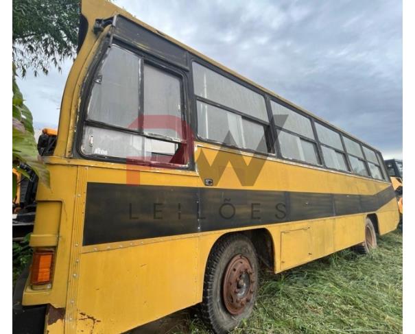 Foto de Ônibus MB 1113, placa GTK-3593, cor amarelo, chassi 34405811657903, ano/modelo 1984/1985. No estado e condições que se encontra.