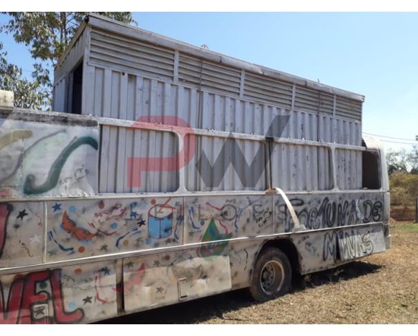 Foto de PASSAGEIRO / ONIBUS M.B./M.BENZ OF 1113, 1985/1985, PLACA GVH-8205, RENAVAM 00240085795, CHASSI: 34405811665193, NO ESTADO EM QUE SE ENCONTRA.
