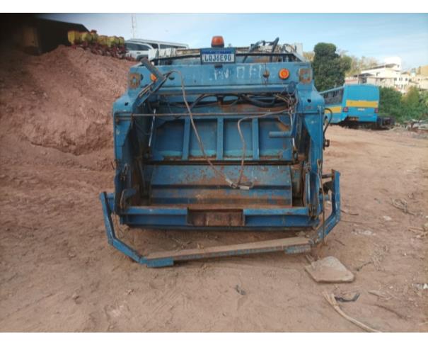 Foto de LOTE CONTENDO 01 COMPACTADOR, NO ESTADO EM QUE SE ENCONTRA.