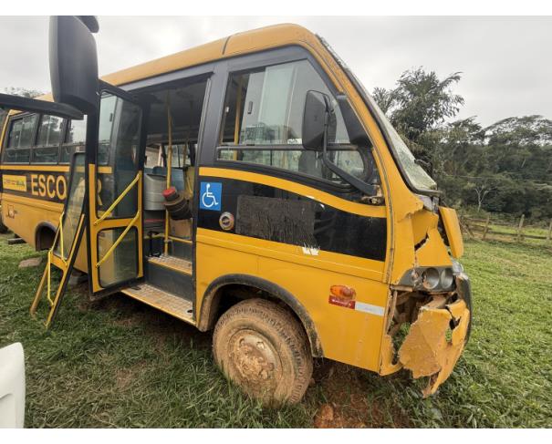 Foto de ONIBUS MPOLO/VOLARE V8L 4X4 EO, DIESEL, AMARELA, 2013/2014, CHASSI: 93PB58M1MEC050592, RENAVAM: 00995803790, NO ESTADO EM QUE SE ENCONTRA.