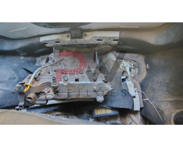 Foto de FIAT/UNO VIVACE 1.0, ALCOOL/GASOLINA, BRANCA, 2014/2014, CHASSI: 9BD195152E0600165, RENAVAM: 1013797423, NO ESTADO EM QUE SE ENCONTRA.
