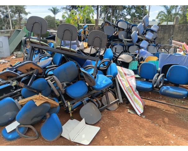 Foto de LOTE CONTENDO LONGARINAS DE RECEPÇÃO, NO ESTADO EM QUE SE ENCONTRAM. 