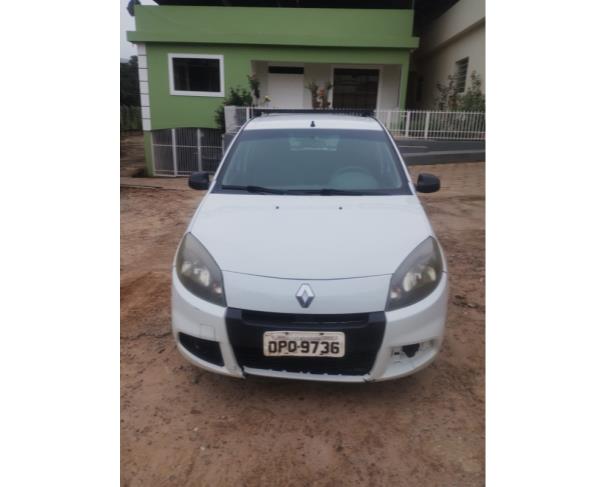 Foto de AUTOMOVEL, RENAULT/SANDERO AUT1016V, BRANCA, 2013/2014, ALCOOL/GASOLINA, CHASSI: 93YBSR6RHEJ774495, RENAVAM: 00555590984, NO ESTADO EM QUE SE ENCONTRA.  OBS: MOTOR DE OUTRO VEÍCULO, POSSUI NOTA FISCAL.
